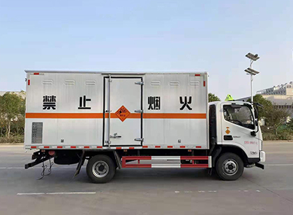 吊罗山乡爆破器材运输车