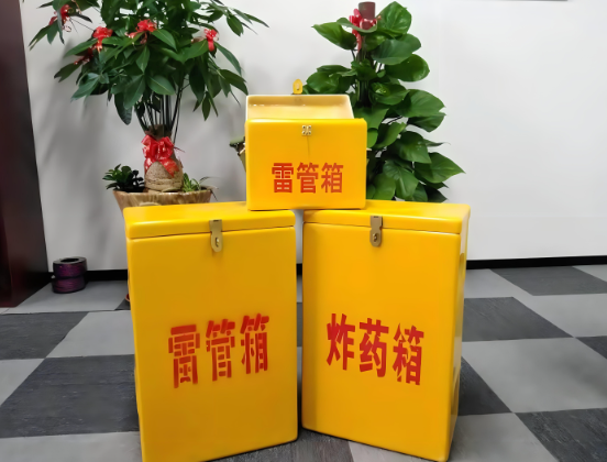 吊罗山乡玻璃钢炸药箱与普通炸药箱有什么区别？