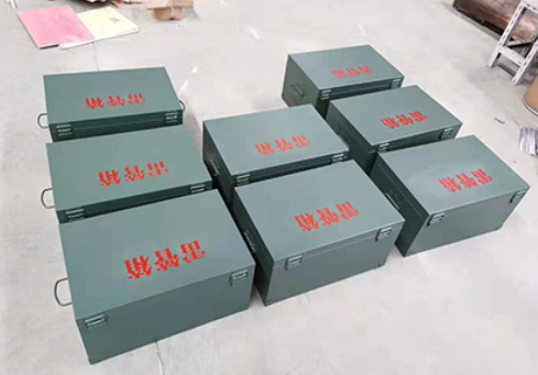 吊罗山乡炸药箱和雷管箱一般是怎么存放的？